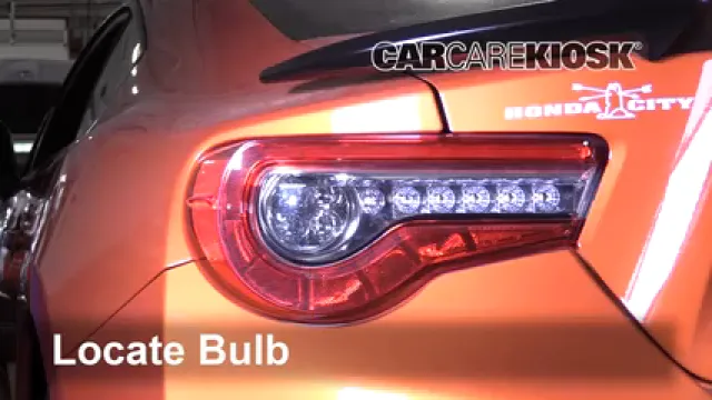 2017 Toyota 86 2.0L 4 Cyl. Coupe (2 Door) Éclairage Feu clignotant arrière (remplacer l'ampoule)